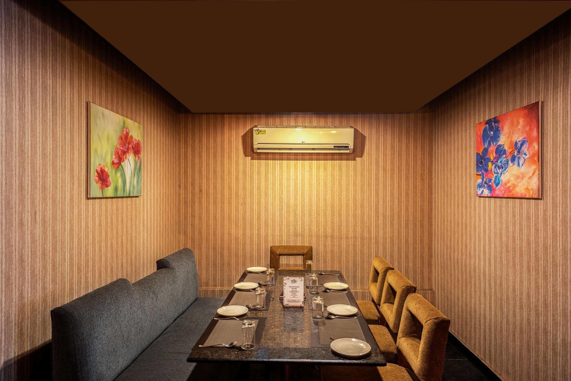 Treebo Trend Grand Plaza Nampally Hyderabad Exterior photo