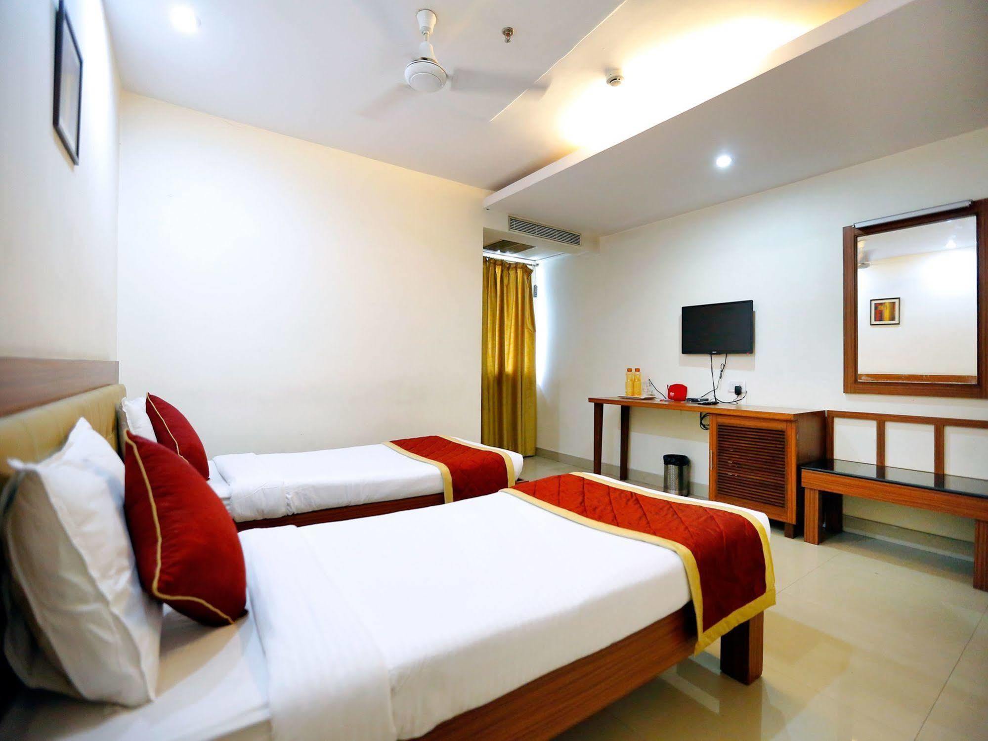 Treebo Trend Grand Plaza Nampally Hyderabad Exterior photo