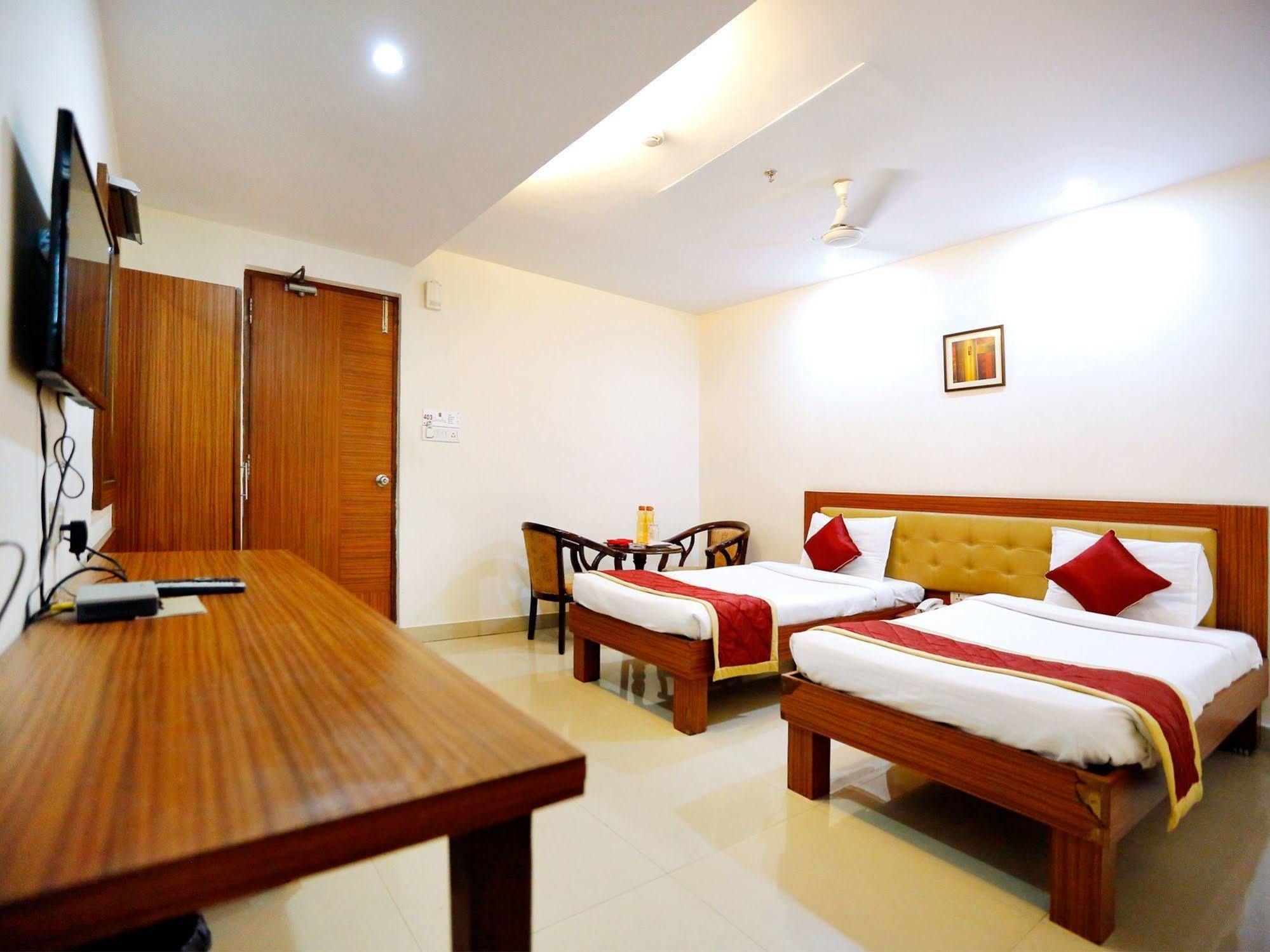 Treebo Trend Grand Plaza Nampally Hyderabad Exterior photo
